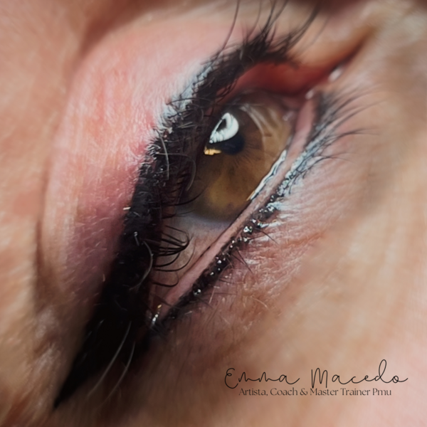 SIREN - delineado de ojos 