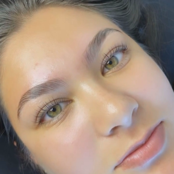 Laminación de cejas (Brow Lamination) 
