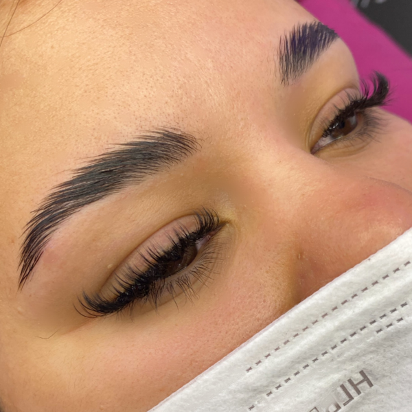 LAMINADO DE CEJAS  (incluye diseño y perfilado de cejas + tinte de cejas  )