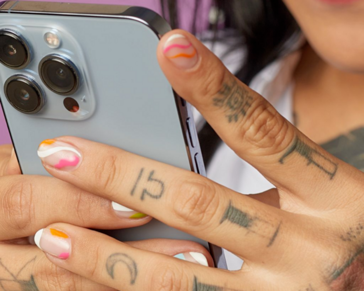 MANICURA SEMIPERMANENTE Y PEDICURA SECADO RAPIDO