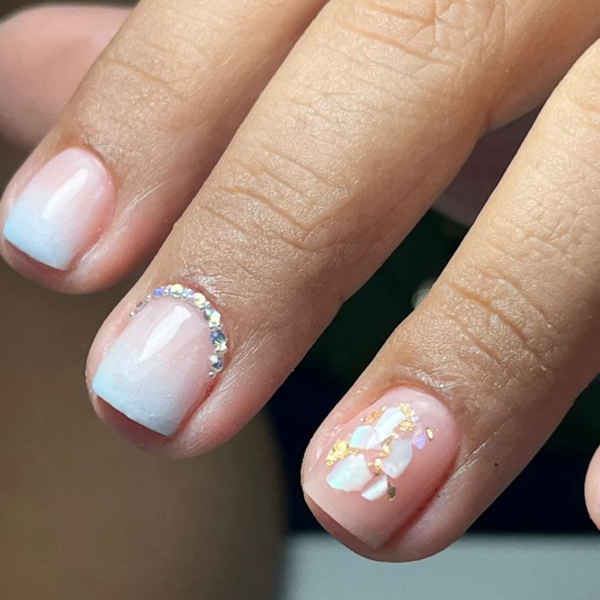 MANICURA SEMIPERMANTE + BASE RUBBER + PEDICURA SEMIPERMANENTE 