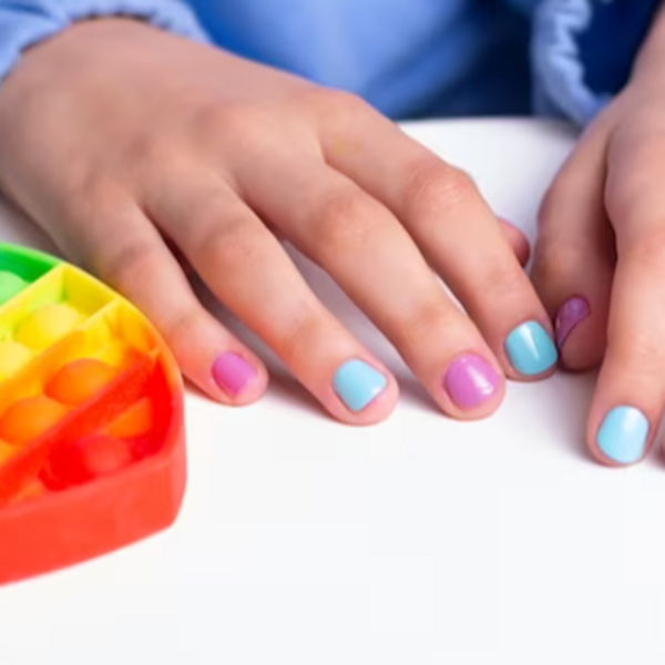 KIDS MANICURA Y PEDICURA (Tradicional )