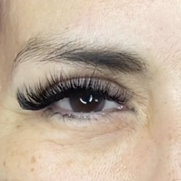 Extensiones de pestañas (Volumen Ruso)