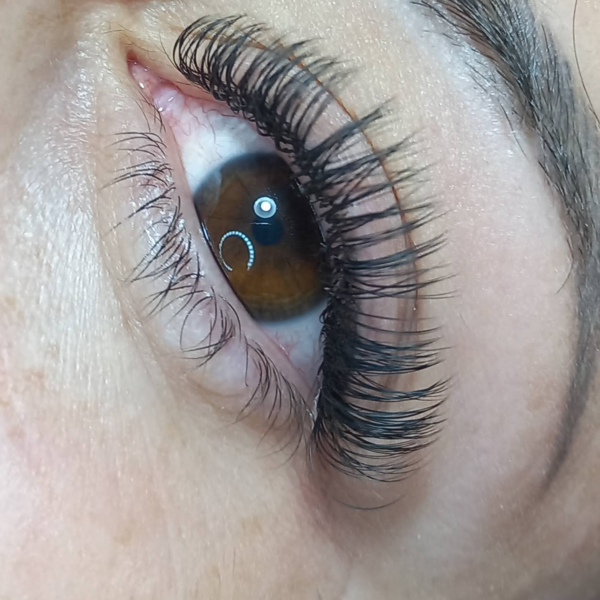 Extensiones de pestañas efecto rimel