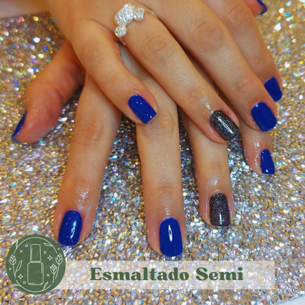 Manicura + Esmaltado semipermanente liso