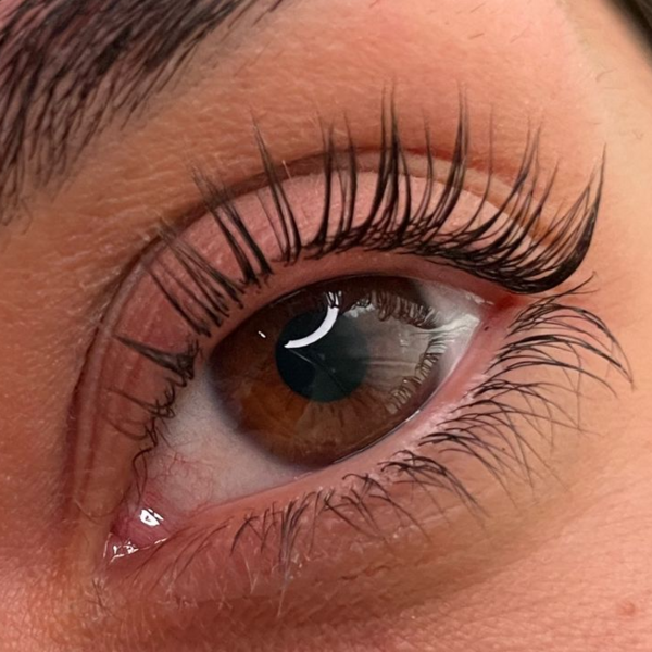 Lifting de Pestañas con nutrición + henna (tinte)