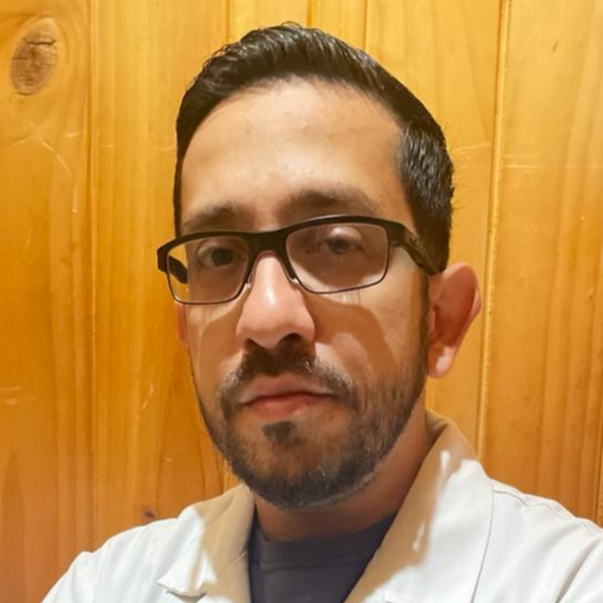 Roberto Sarmiento (Médico General)