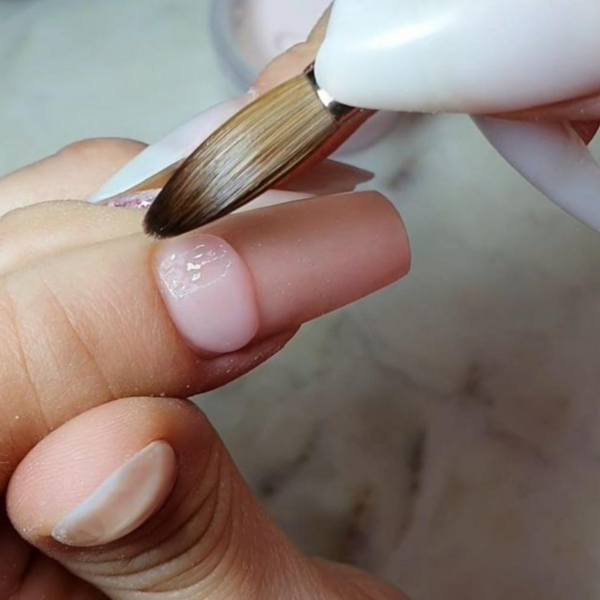 Retoque de acrílicas