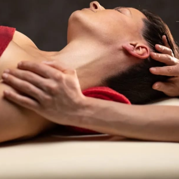 Masaje hombros, cuello y cabeza