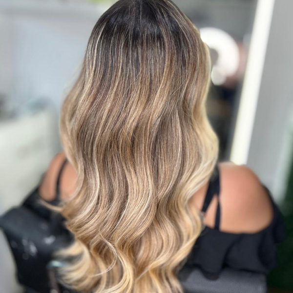 Técnicas de Decoloración (Babylights, Balayage, Morena Iluminada)