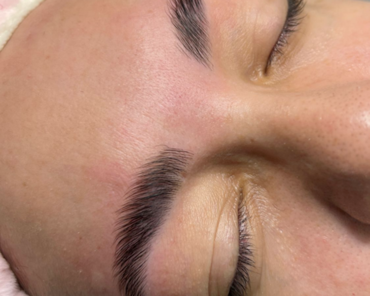 EPILACIÓN CON HILO ROSTRO (INCLUYE PERFILADO DE CEJAS)