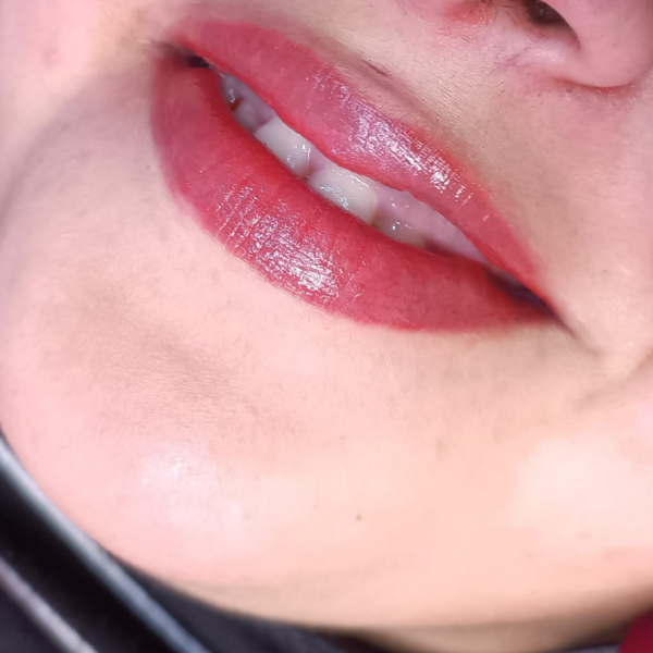 EPILACIÓN MENTÓN Y CUELLO CON HILO