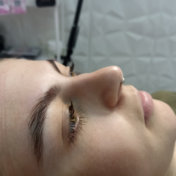 PERFILADO DE CEJAS CON HILO (INCLUYE ENTRECEJO) + BOZO + MENTÓN EXTENDIDO