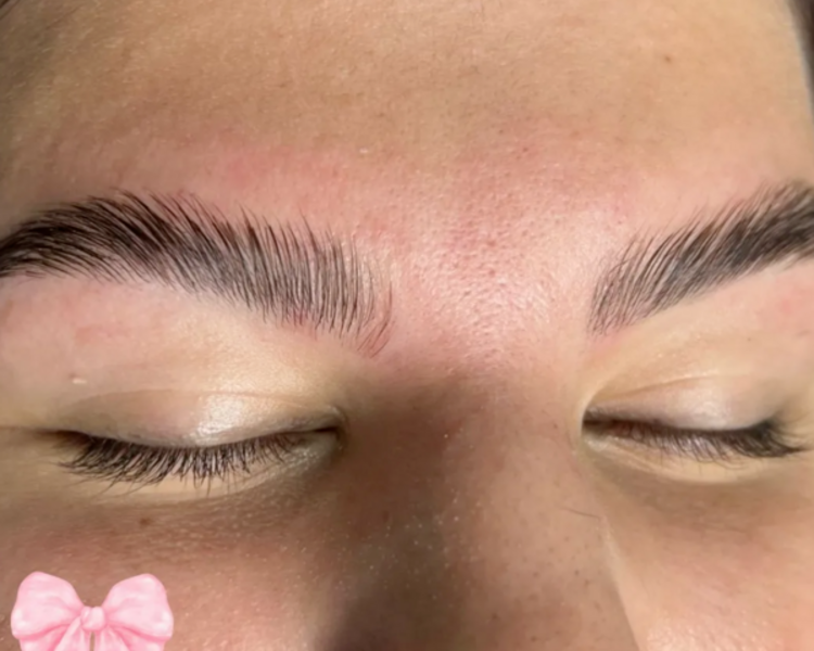 BROW LAMINATION (TINTE + NUTRICIÓN DE CEJAS)	