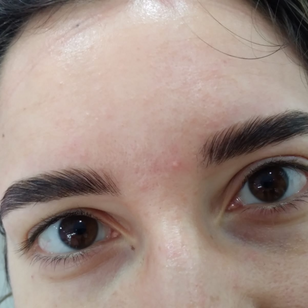 TINTURA CON HENNA DE CEJAS