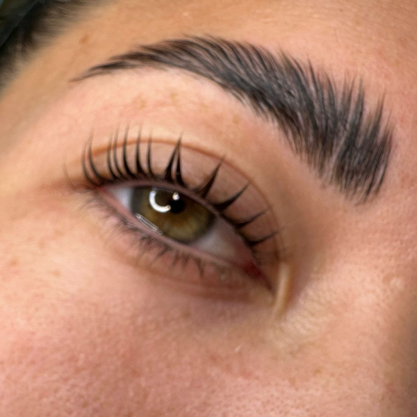 TOTAL LOOK CEJAS & PESTAÑAS (PERFILADO DE CEJAS + TINTE DE CEJAS + LAMINADO CEJAS + LIFTING + TINTE DE PESTAÑAS + SHOCK DE NUTRICIÓN)