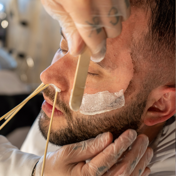 DEPILACIÓN FACIAL CON CERA