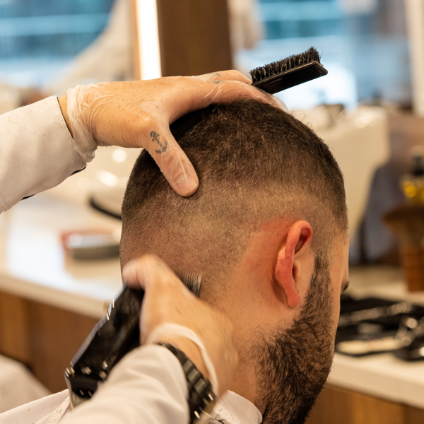 CORTE + BARBA + VELO DE COLAGENO + MASAJE OCULAR RELAJANTE