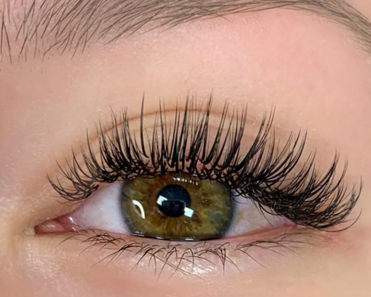 Extensiones de pestañas EFECTO HUMEDO