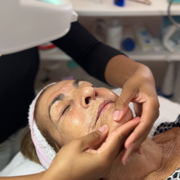 Masaje facial relajante con shock de hialuronico