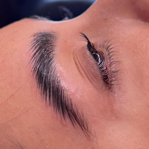 Laminado de cejas