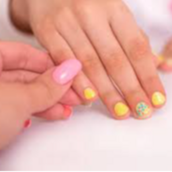 Manicure niña