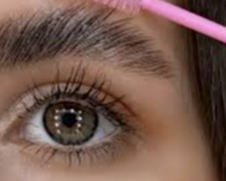Laminado de cejas  con cintia 