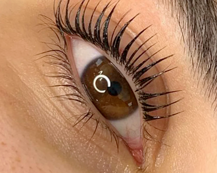 Lifting de pestañas  con Velia 