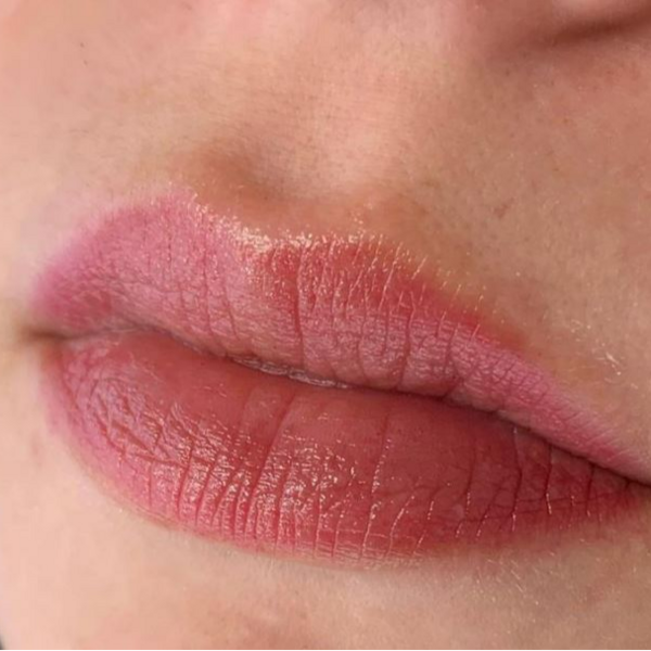 Mantenimiento anual de micropigmentación de labios